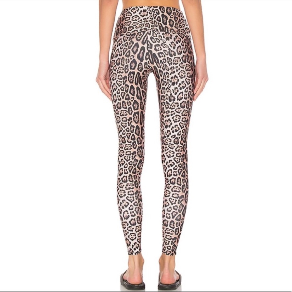 XS Onzie High-waisted Leopard Leggings 28”.